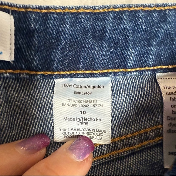 Time & Tru size 10 Blue Distressed Women's Jean Shorts - Picture 5 of 8